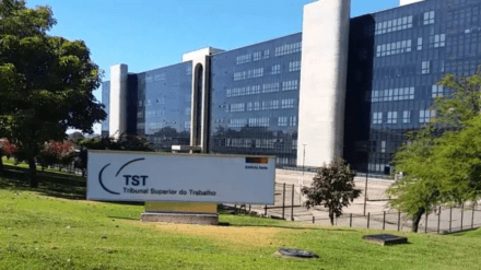 Súmula do TST que previa pagamento em dobro por atraso na remuneração de férias é declarada inconstitucional pelo STF