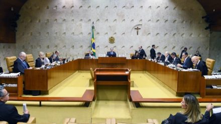 Regra que posiciona membro do MP ao lado do juiz é constitucional