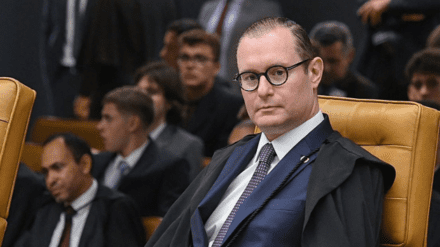 Ministro Zanin do STF derruba lei que prorroga a desoneração da folha de pagamento